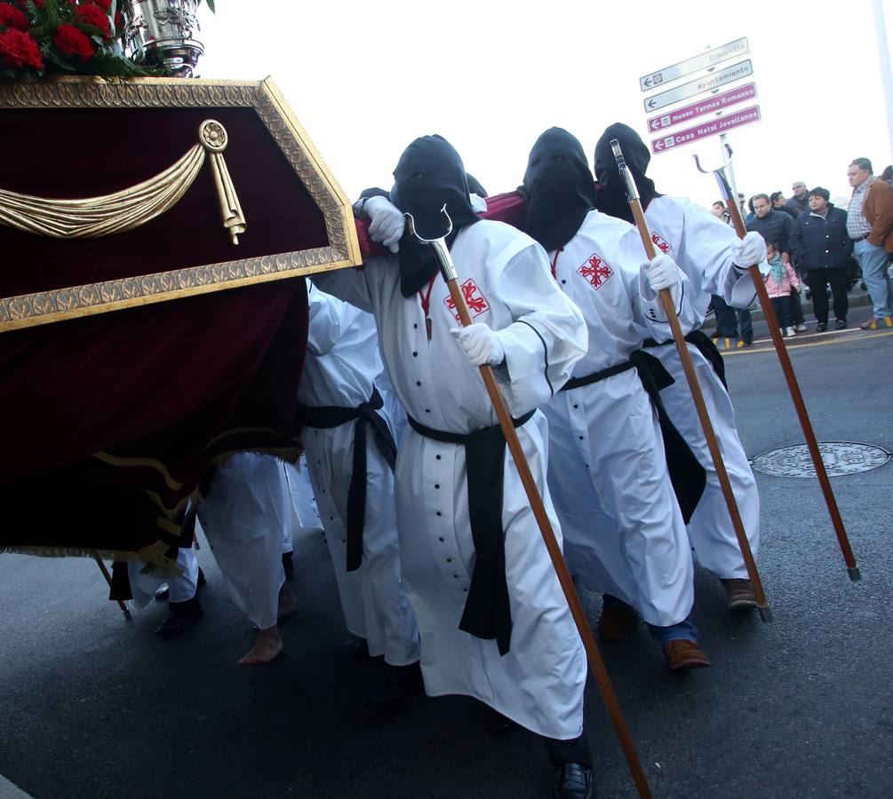 Procesión del Vía Crucis, en Gijón