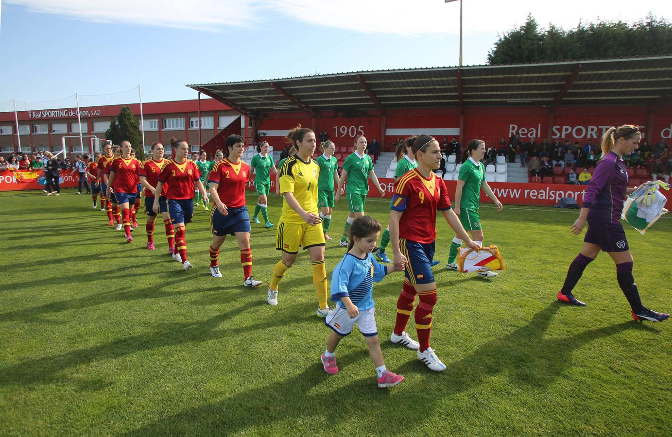 Las chicas de La Roja ganan en Gijón