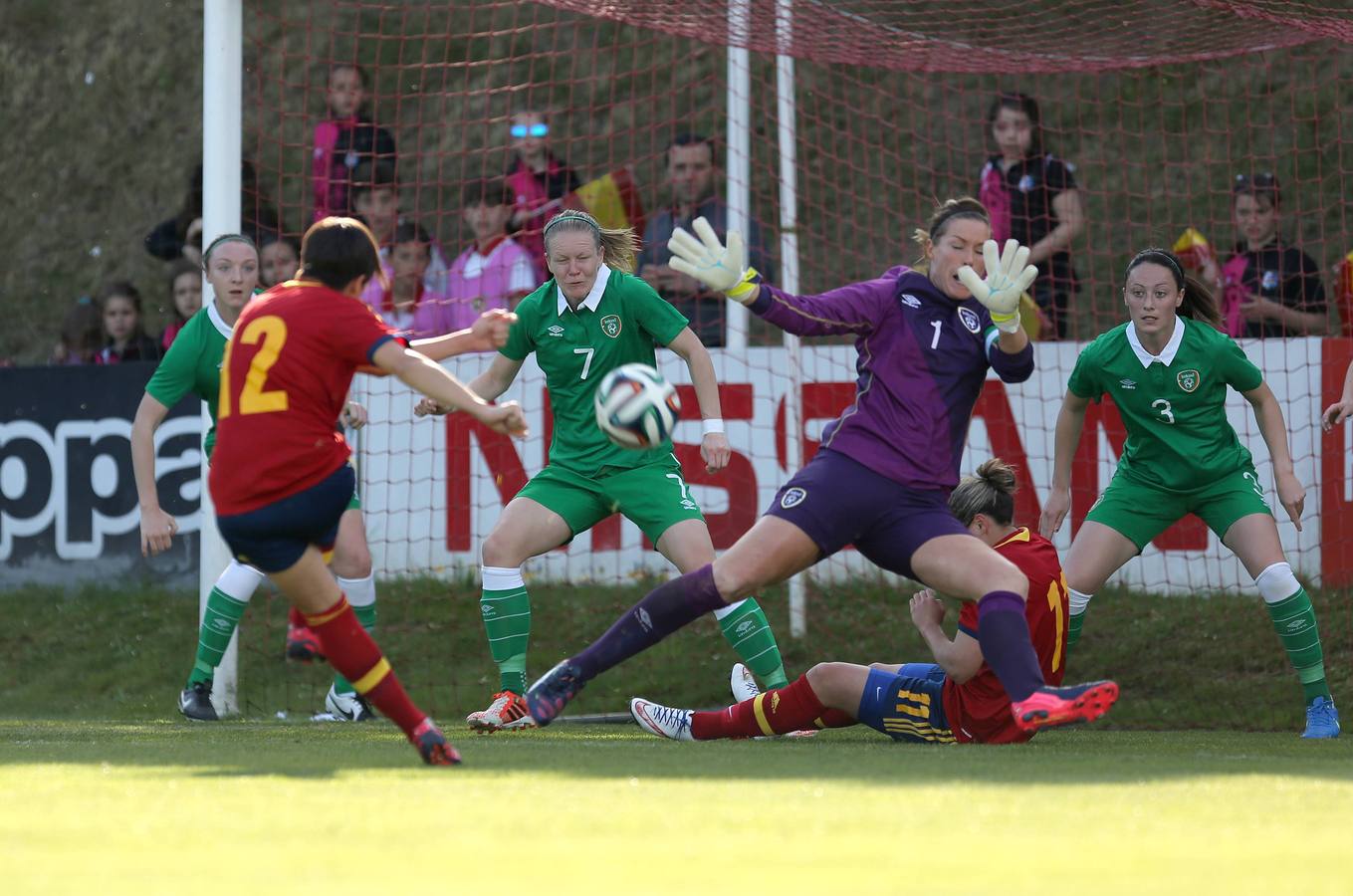 Las chicas de La Roja ganan en Gijón