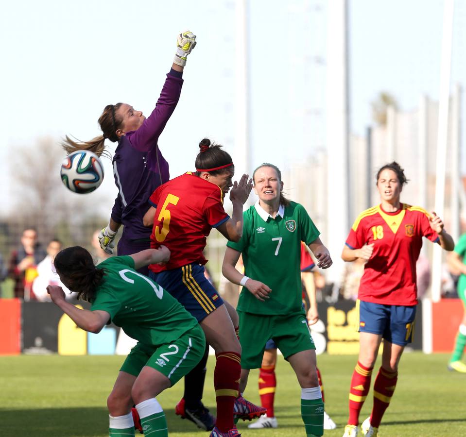 Las chicas de La Roja ganan en Gijón