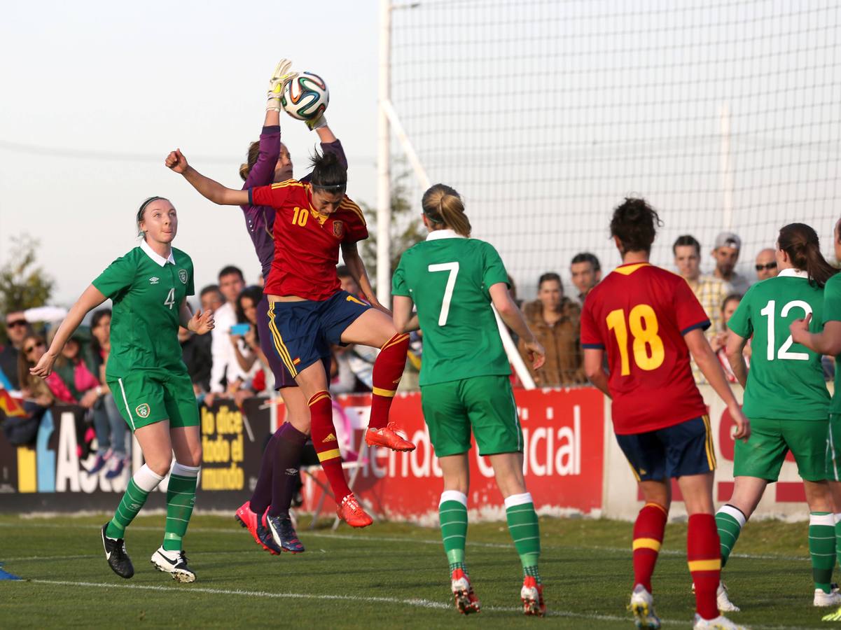 Las chicas de La Roja ganan en Gijón