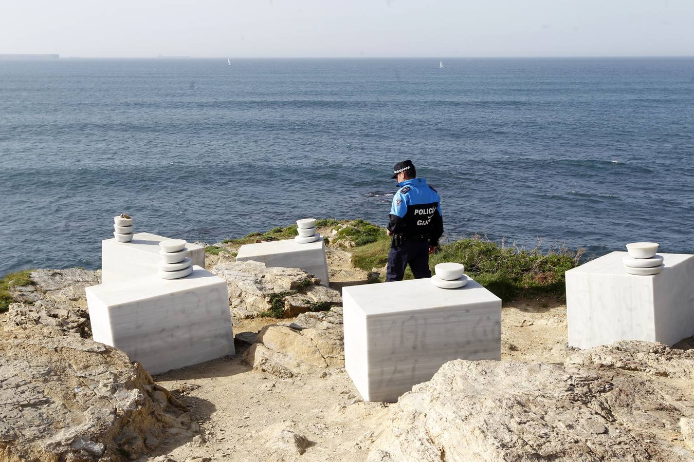 Rescatan el cadáver de un hombre en Gijón