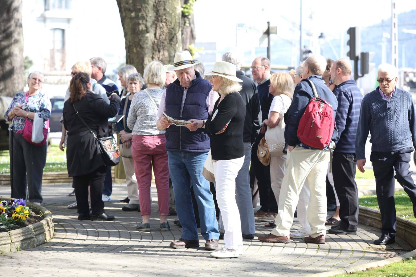 800 cruceristas británicos al sol de Avilés