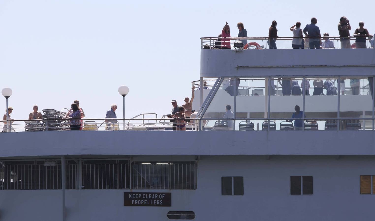 800 cruceristas británicos al sol de Avilés