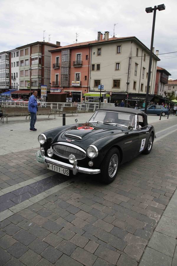 Concentración de coches clásicos en el Oriente asturiano