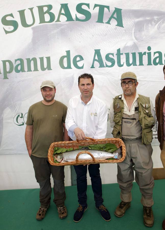 El campanu del río Narcea, un ejemplar de 4,6 kilos