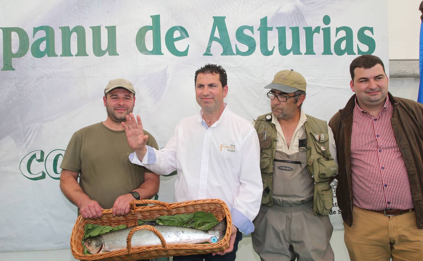 El campanu del río Narcea, un ejemplar de 4,6 kilos