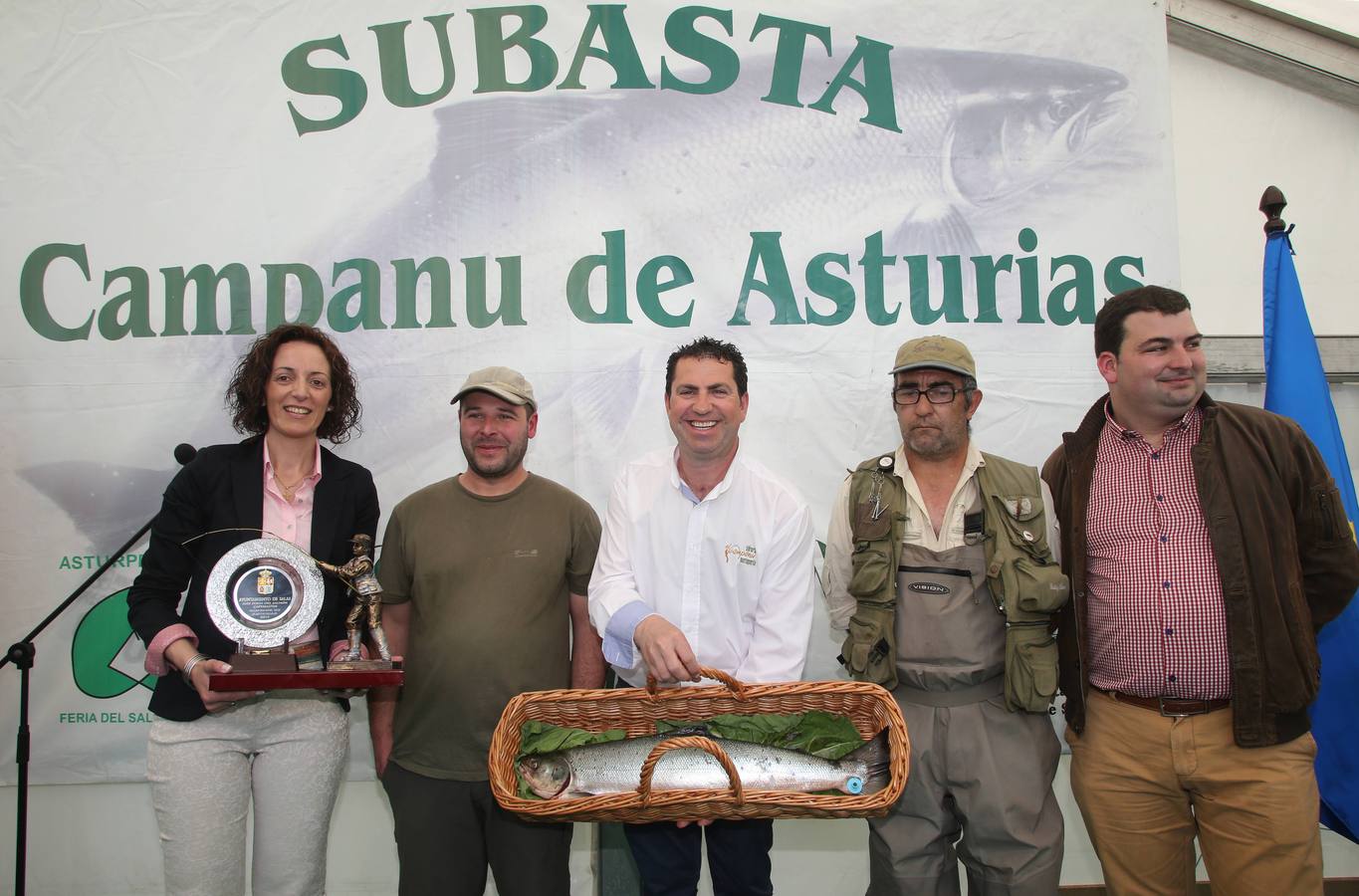 El campanu del río Narcea, un ejemplar de 4,6 kilos