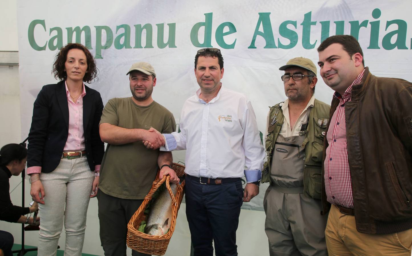 El campanu del río Narcea, un ejemplar de 4,6 kilos