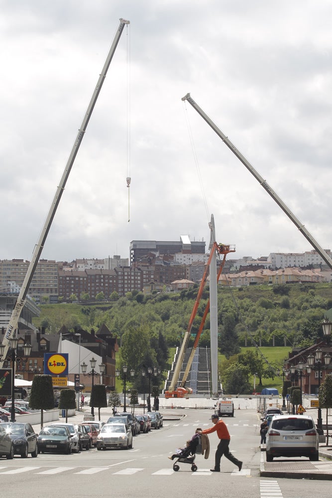 Así se levanta la pasarela de La Florida