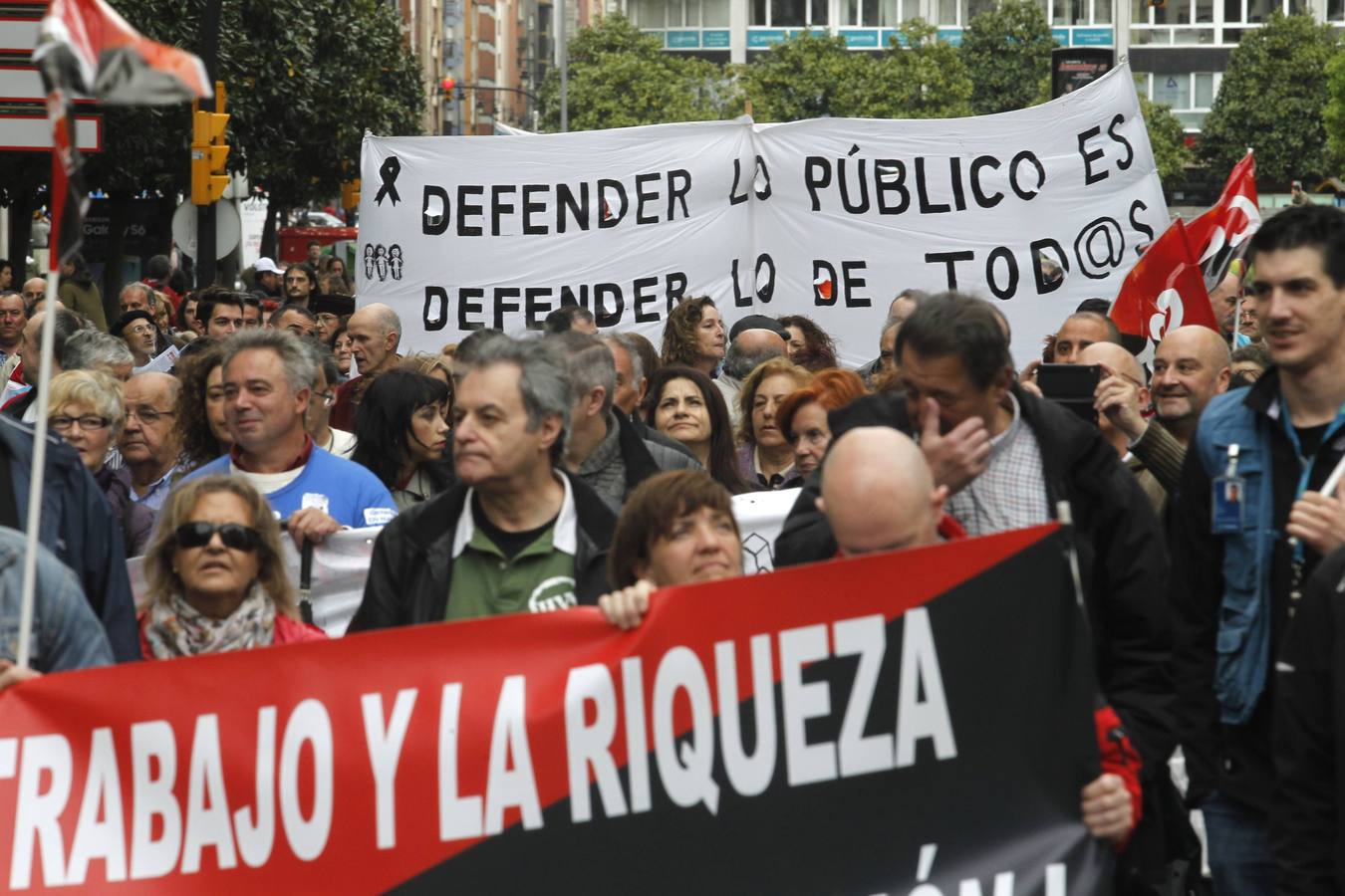 Manifestación de los sindicatos minoritarios por las calles de Gijón