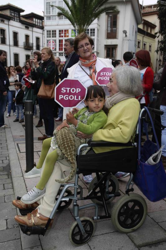 Protesta en Llanes contra el plan urbanístico