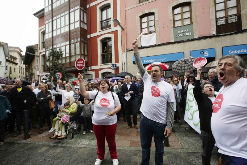 Protesta en Llanes contra el plan urbanístico