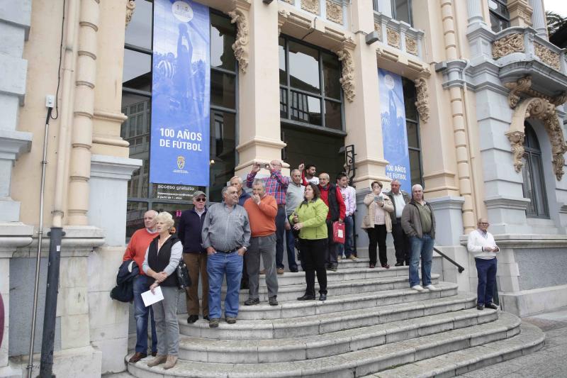 Protesta en Llanes contra el plan urbanístico