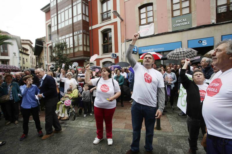 Protesta en Llanes contra el plan urbanístico