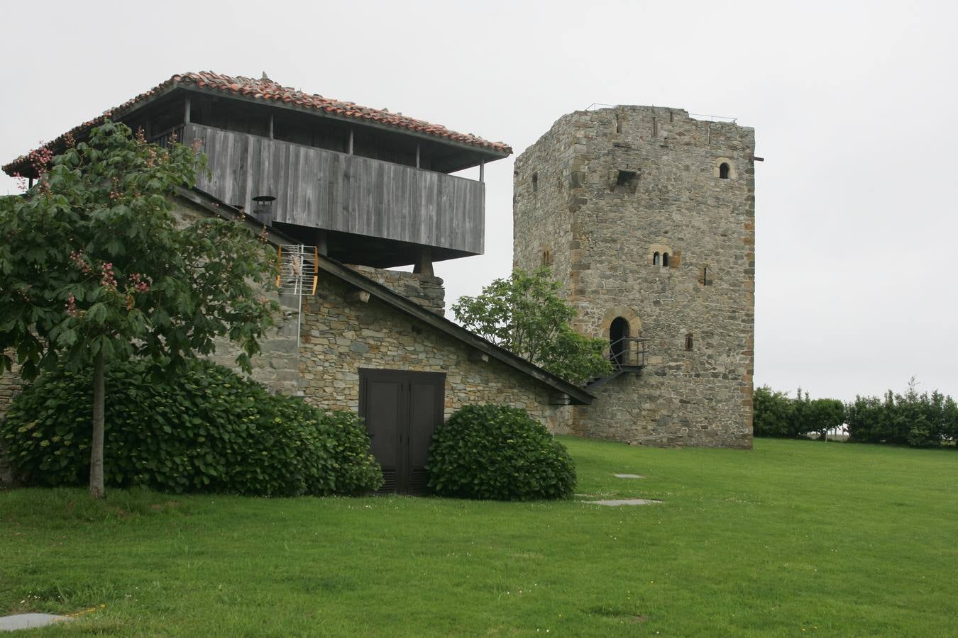 Torreón medieval de Villademoros, en Cadavedo.