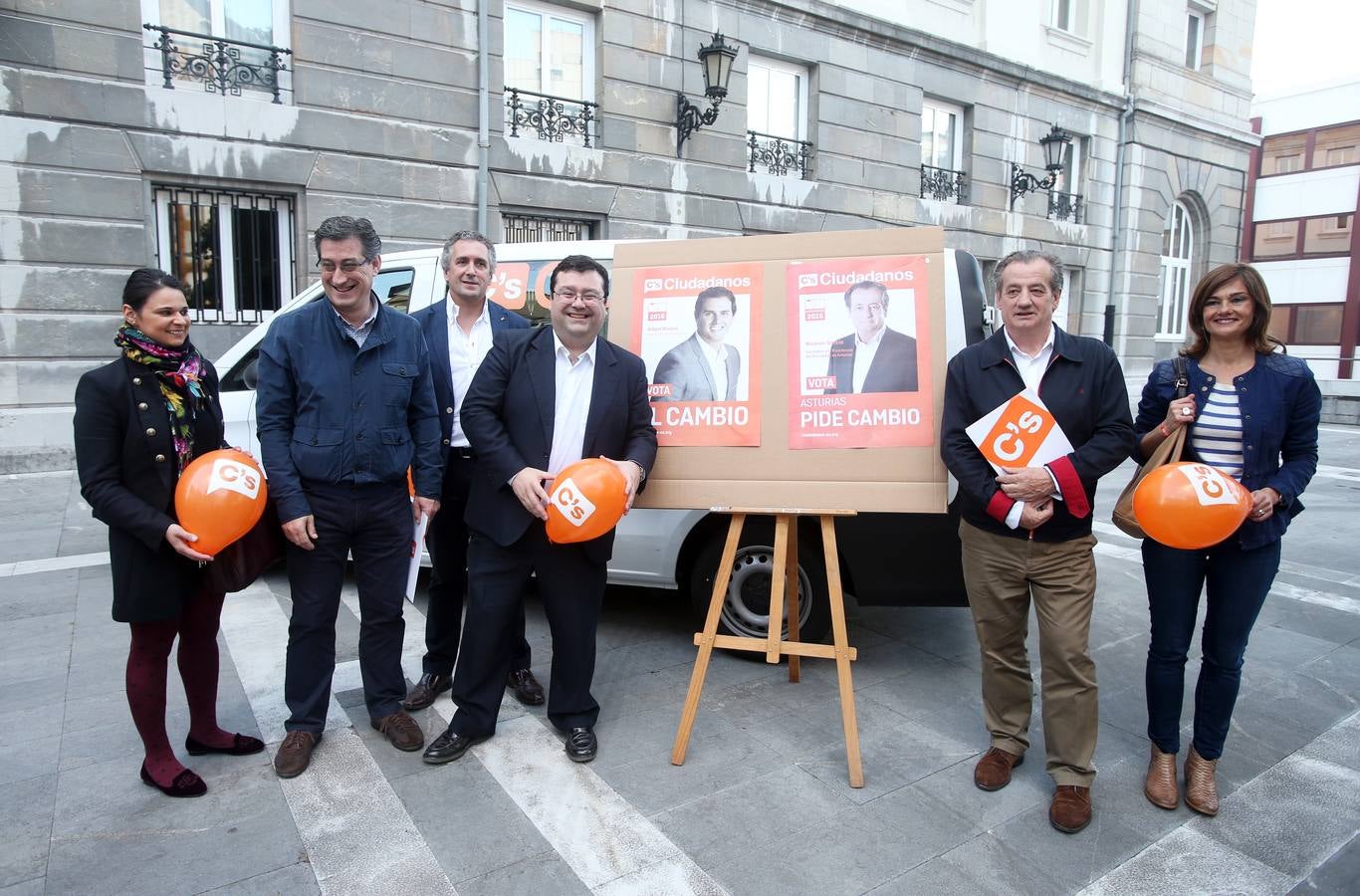 Ciudadanos, lanzando su campaña en Oviedo.