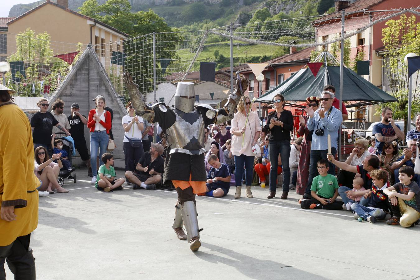 Mercado medieval en Pelúgano