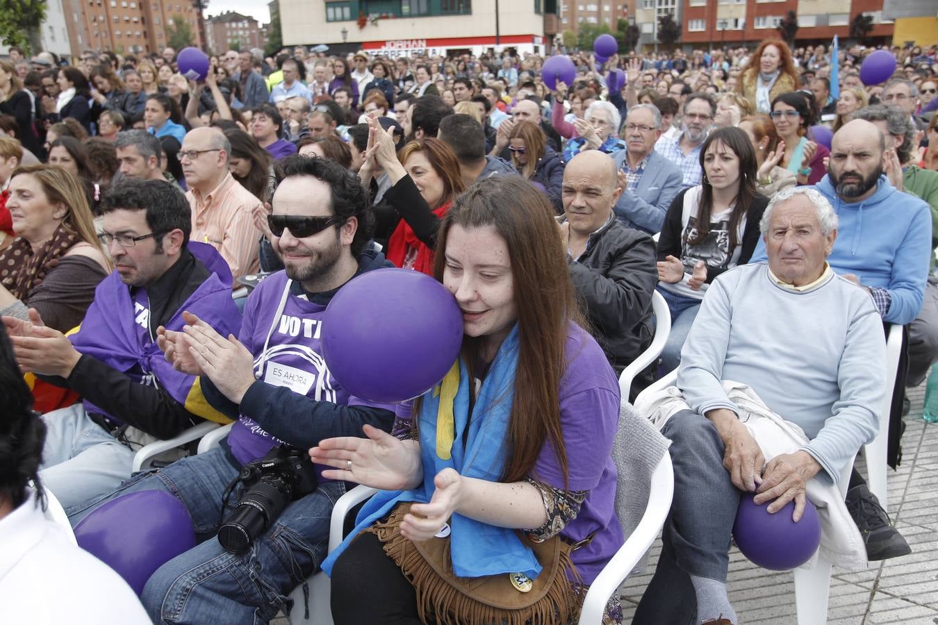 Miles de personas en el mitin de Podemos en Oviedo