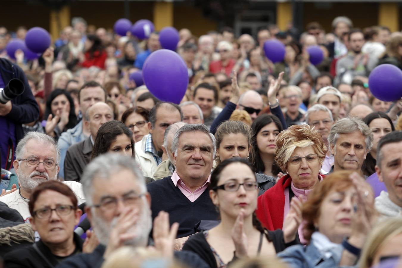 Miles de personas en el mitin de Podemos en Oviedo