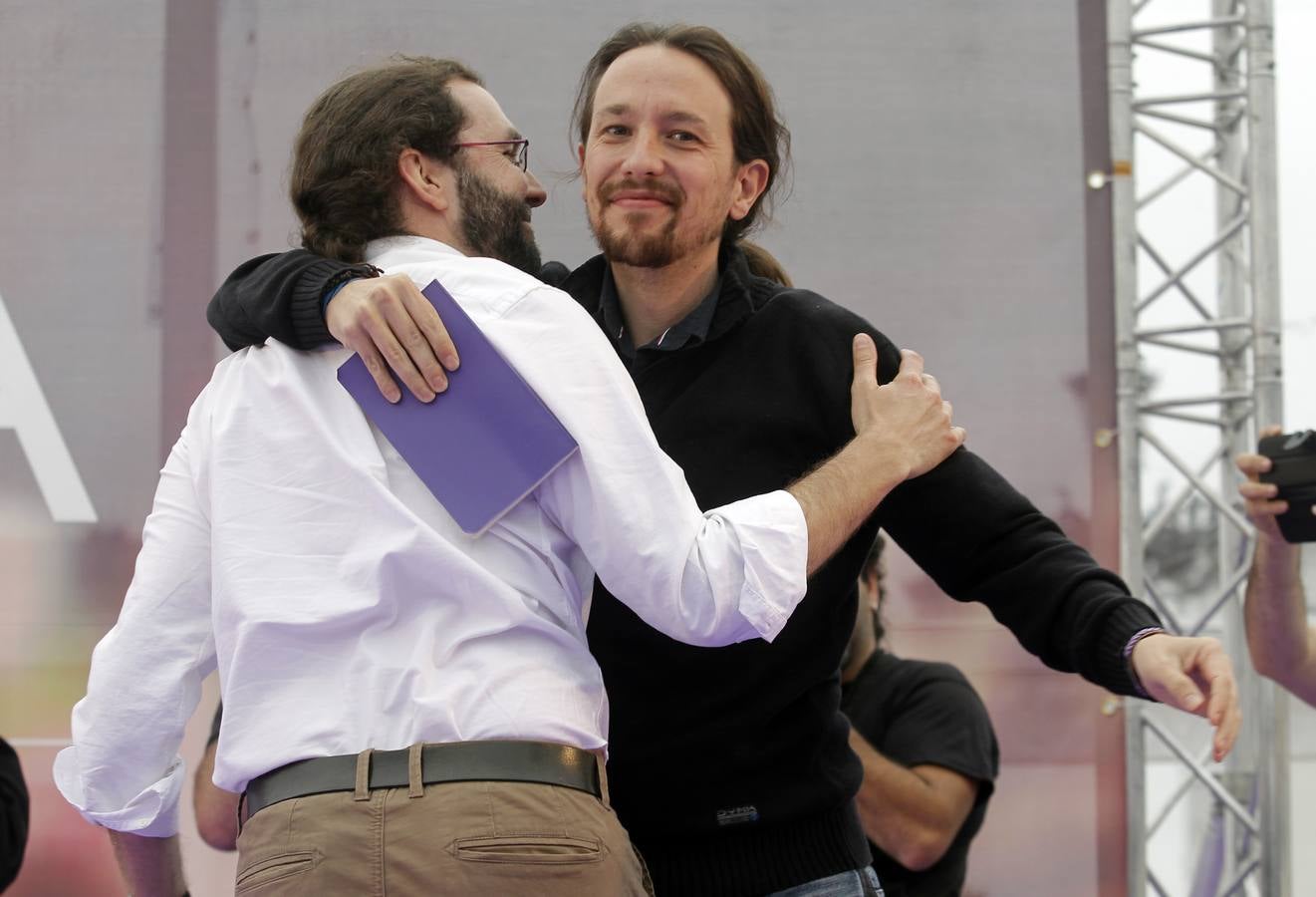 Miles de personas en el mitin de Podemos en Oviedo