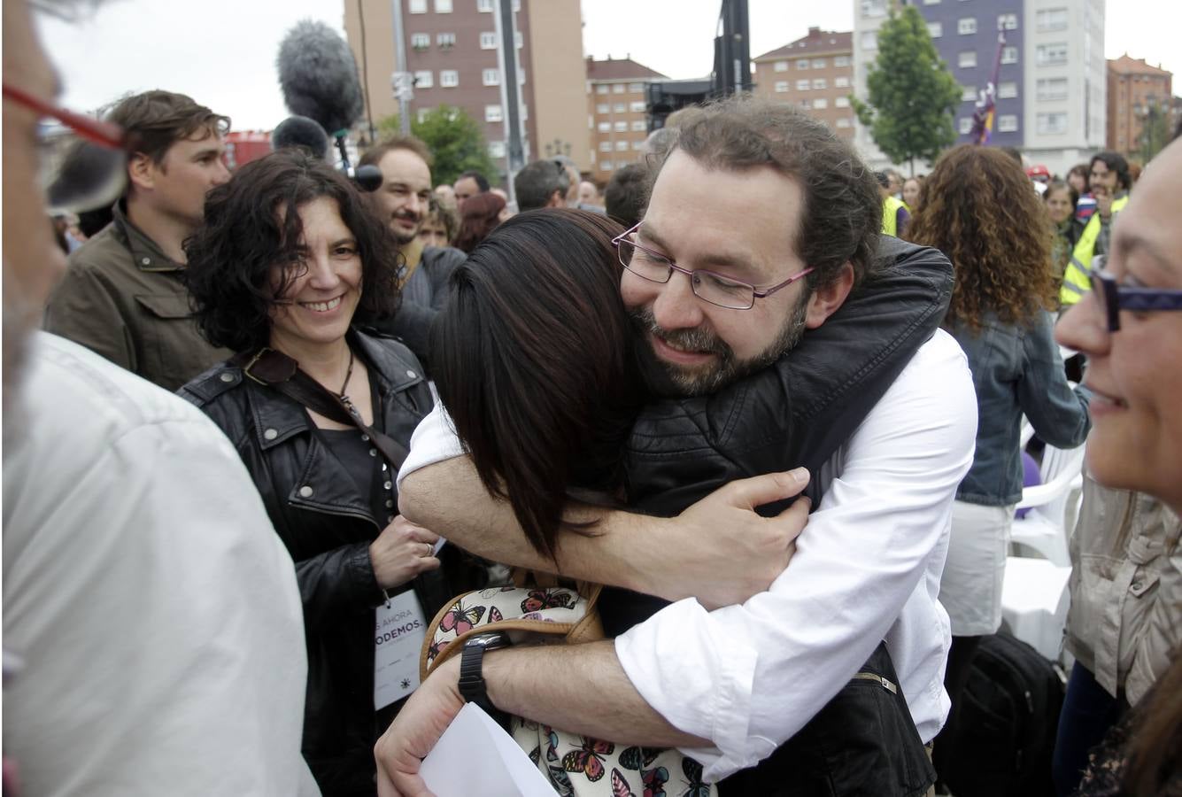 Miles de personas en el mitin de Podemos en Oviedo