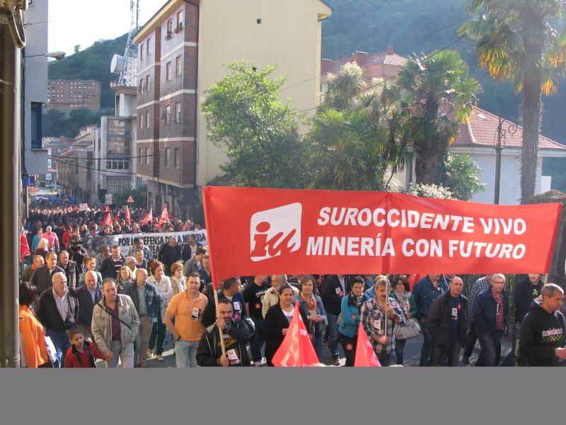 Multitudinaria manifestación en Cangas del Narcea en defensa de la minería