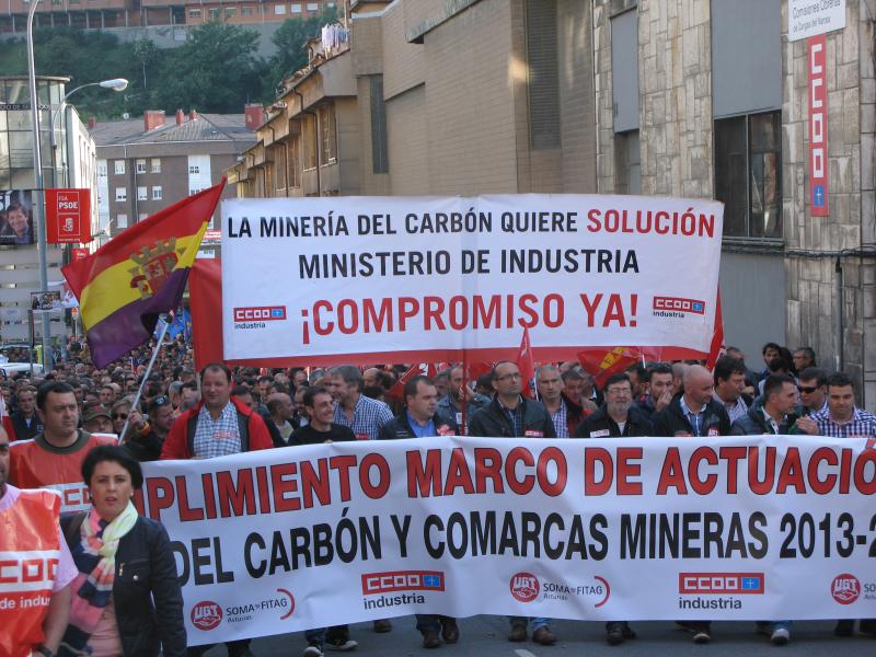 Multitudinaria manifestación en Cangas del Narcea en defensa de la minería