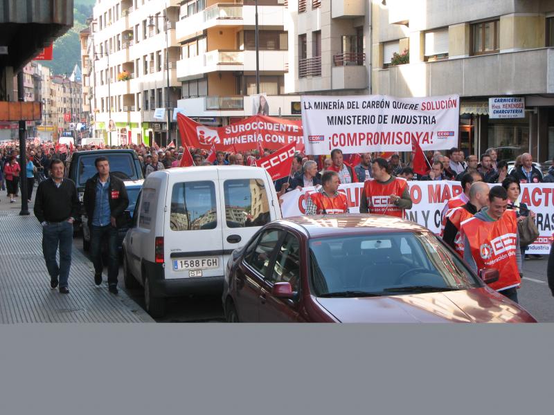 Multitudinaria manifestación en Cangas del Narcea en defensa de la minería