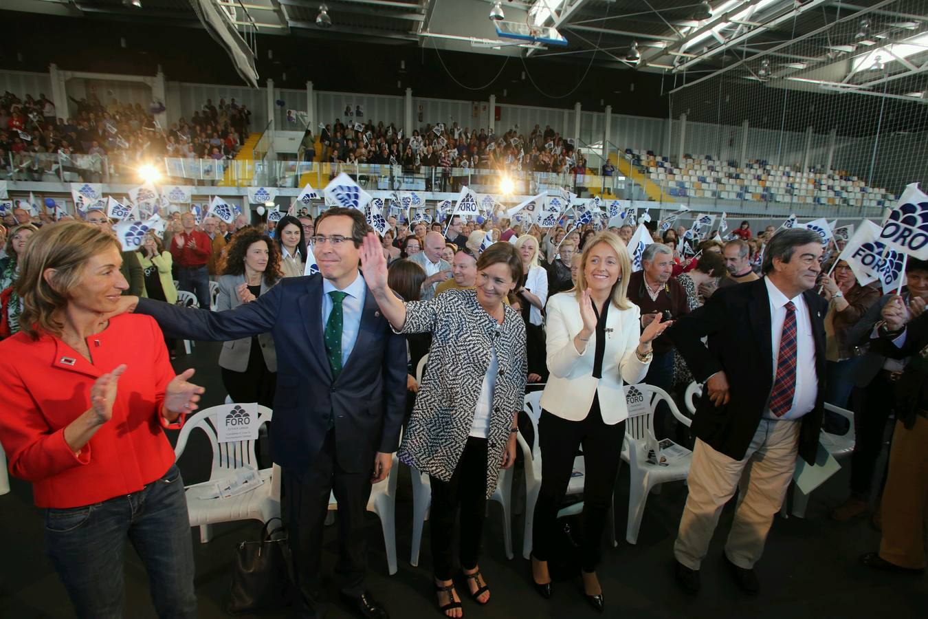 Más de un millar de personas en el mitin central de Foro en Gijón