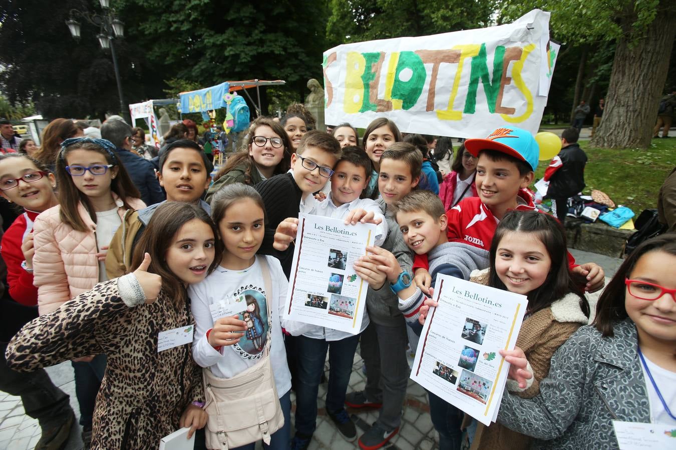 Mercado escolar en el paseo de Los Álamos