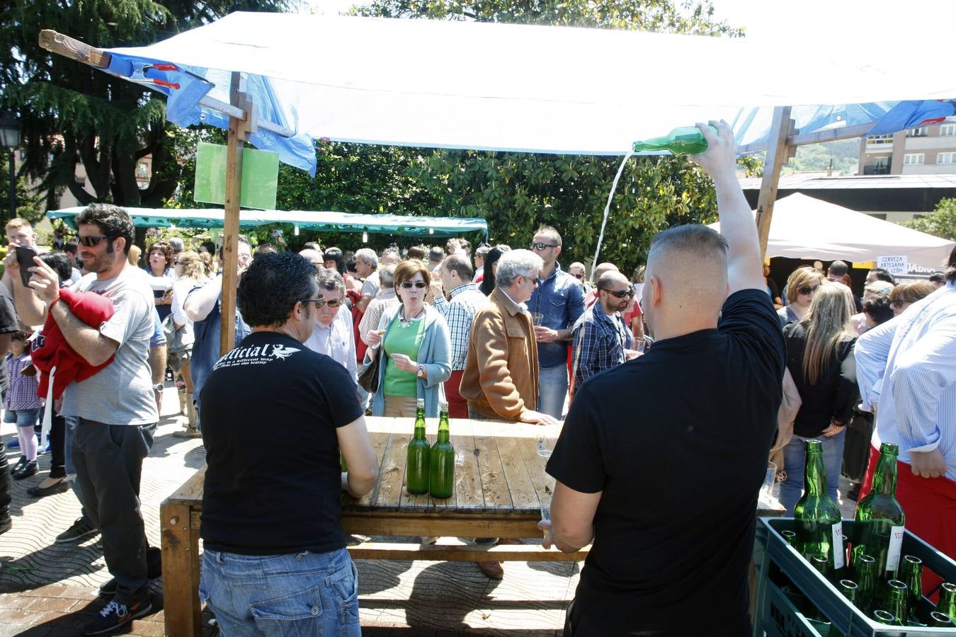 Fiesta del Descorche en El Entrego