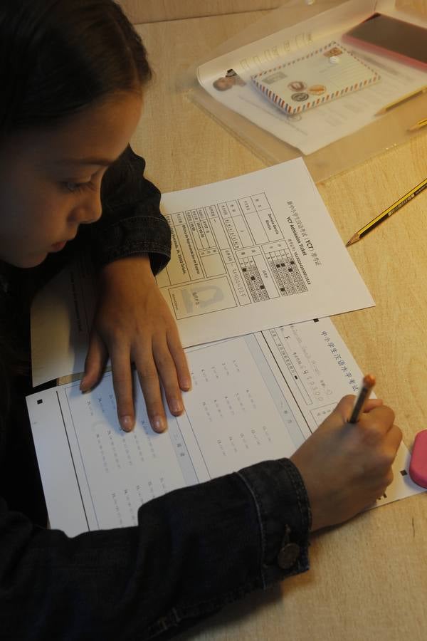 80 niños ponen a prueba su nivel de chino en Oviedo