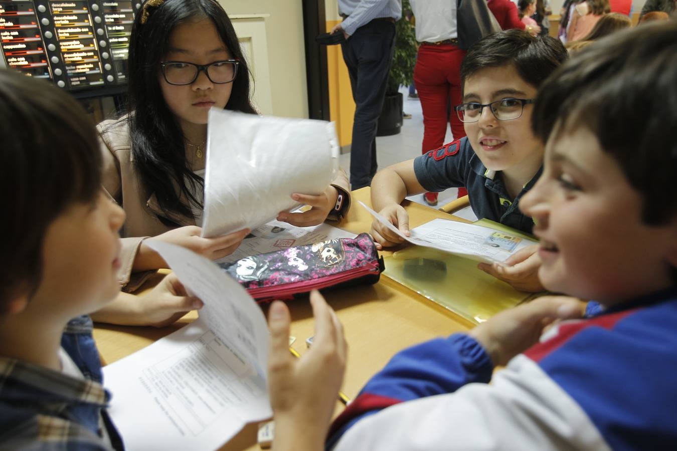 80 niños ponen a prueba su nivel de chino en Oviedo