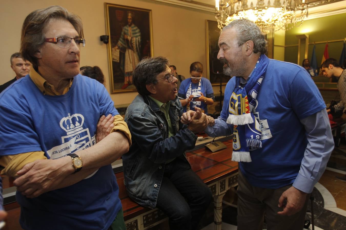 Los grupos políticos también felicitaron a los futbolistas y el cuerpo técnico.