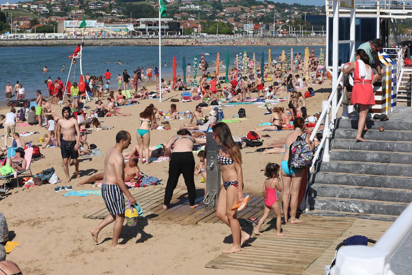 Día de sol y playa en Gijón