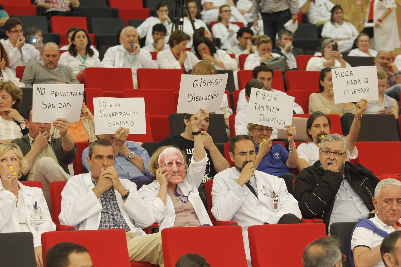 Aniversario del HUCA con protestas