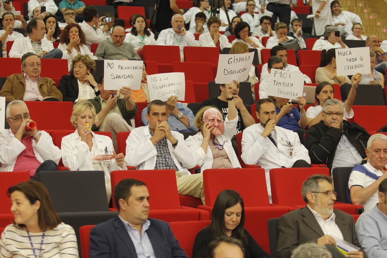 Aniversario del HUCA con protestas