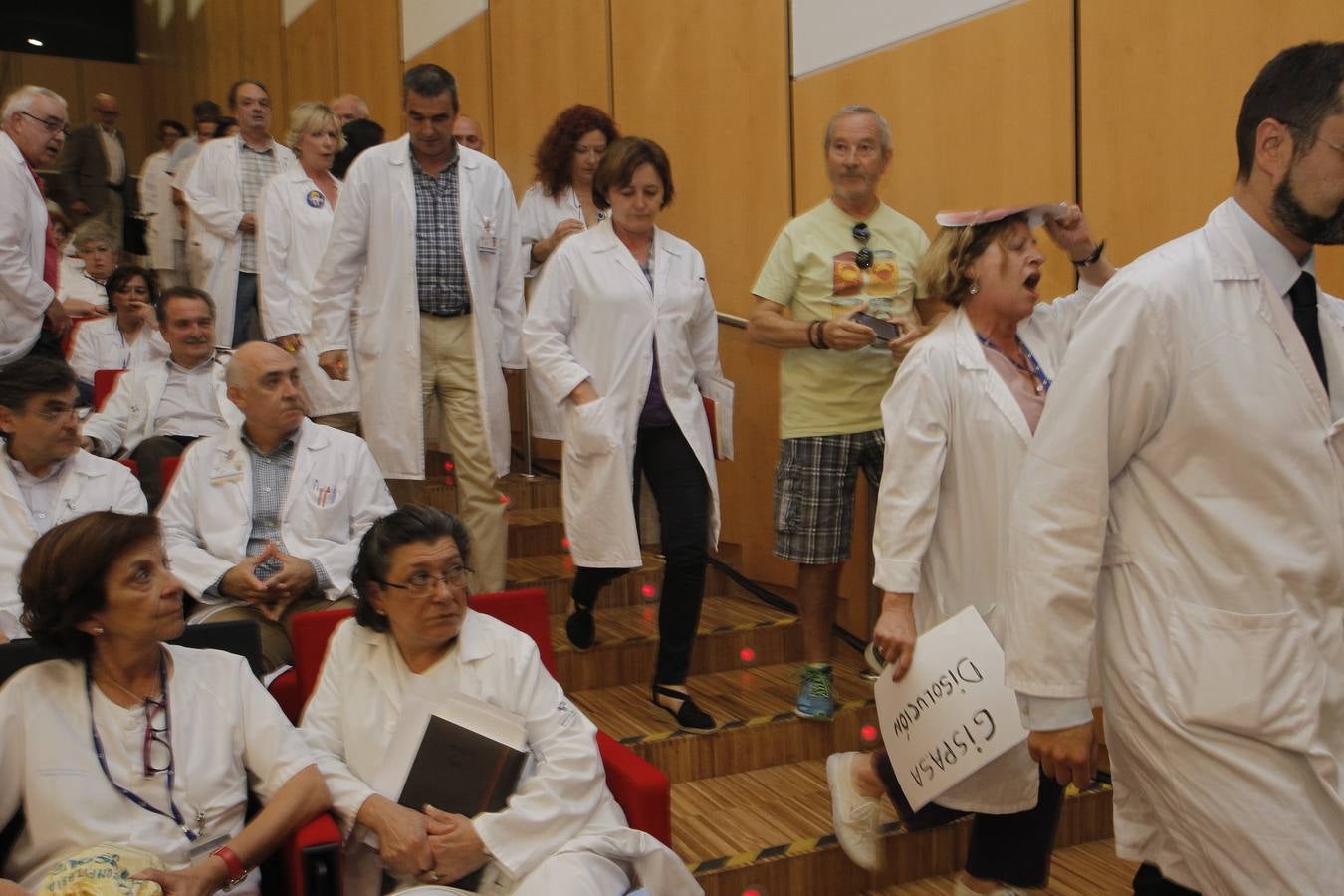 Aniversario del HUCA con protestas