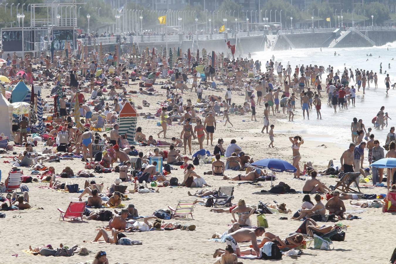 Día de sol y playa en Gijón