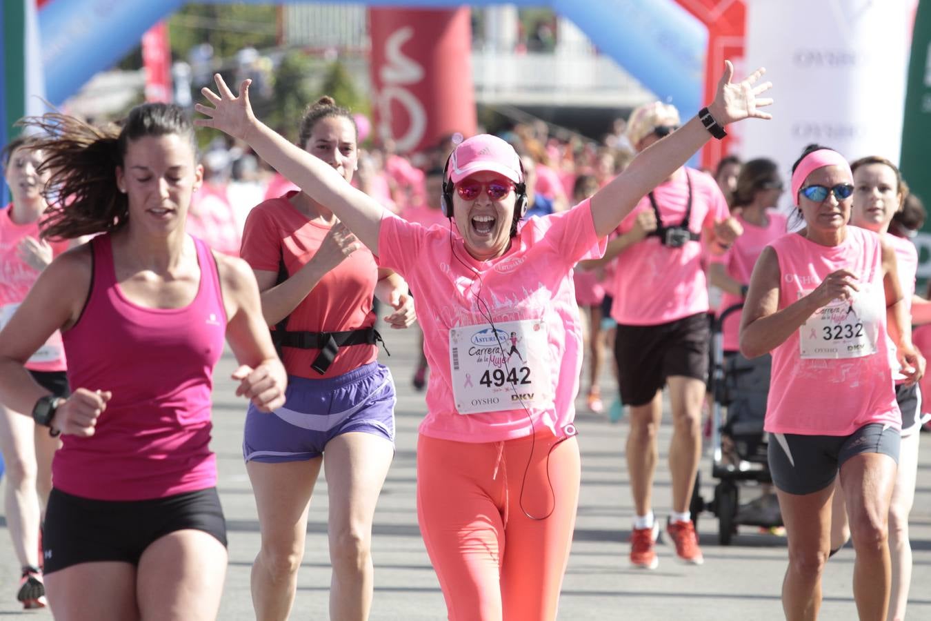 Las mejores imágenes de la Carrera de la Mujer en Gijón