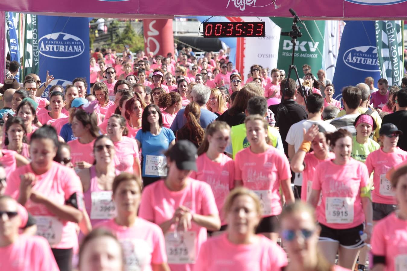 Las mejores imágenes de la Carrera de la Mujer en Gijón