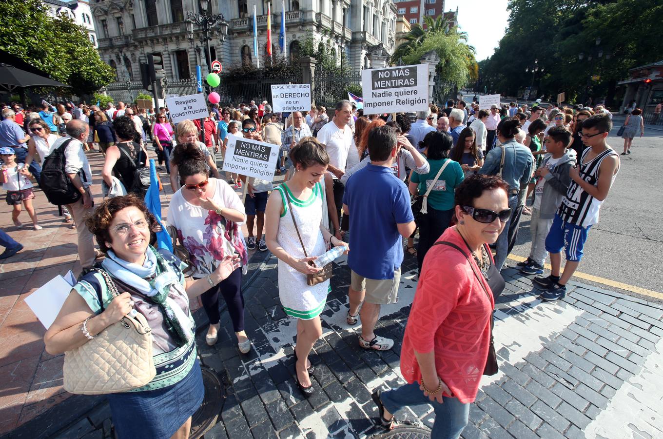 Manifestación a favor de la religión en la escuela