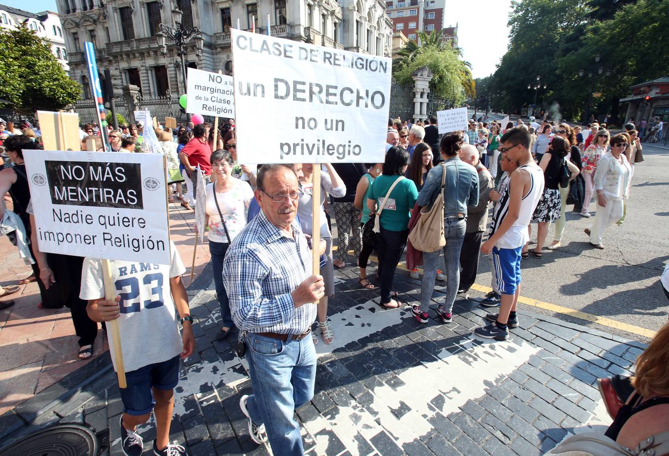 Manifestación a favor de la religión en la escuela