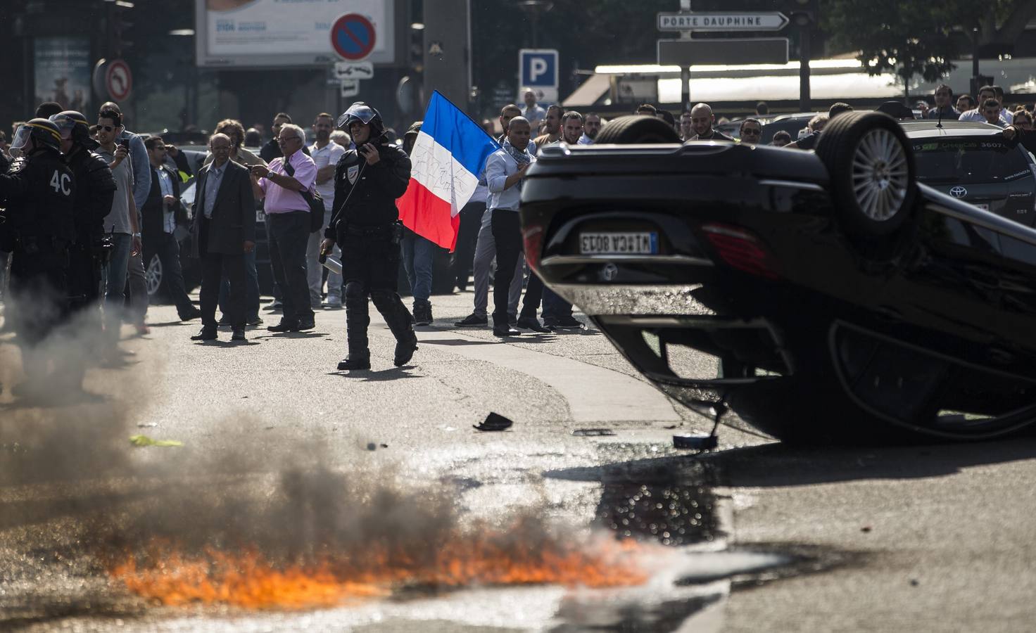 Los taxistas franceses, en pie de guerra contra Uber