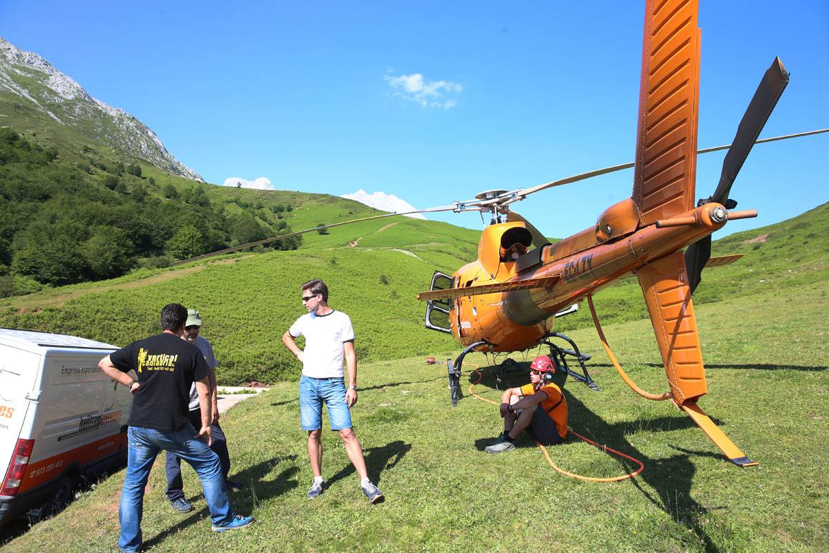 Así suben los víveres al refugio del Urriellu
