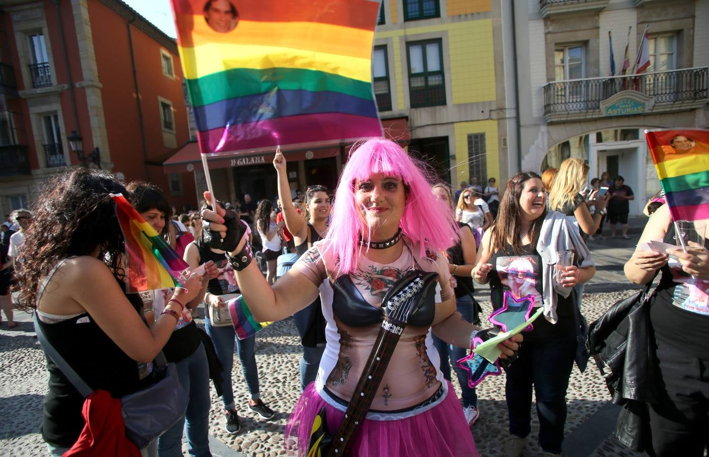 El &#039;Orgullín del Norte&#039; desfila por las calles de Gijón