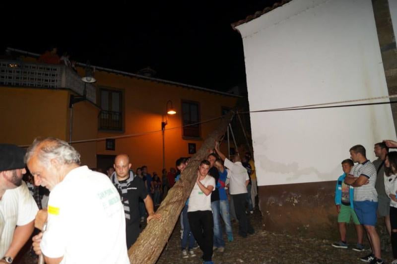 Cangas del Narcea vive la &#039;fiesta del Arbolón&#039;