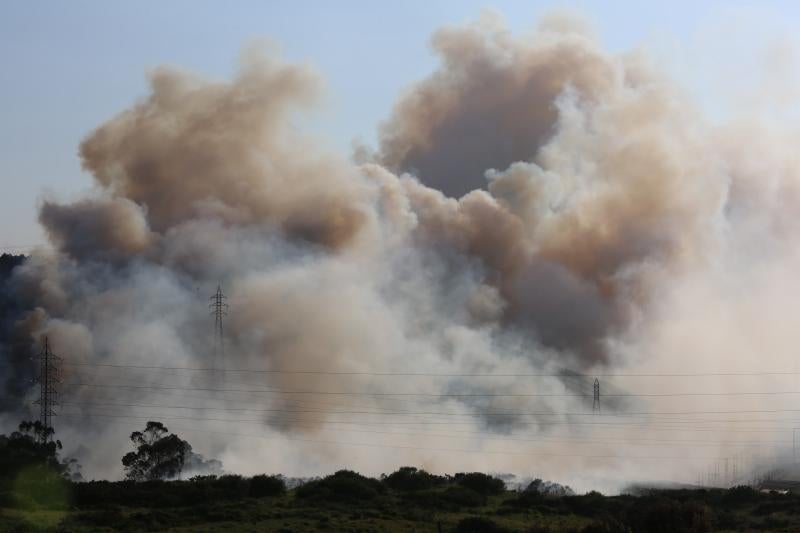 Incendio en Avilés cerca de las instalaciones de Alcoa