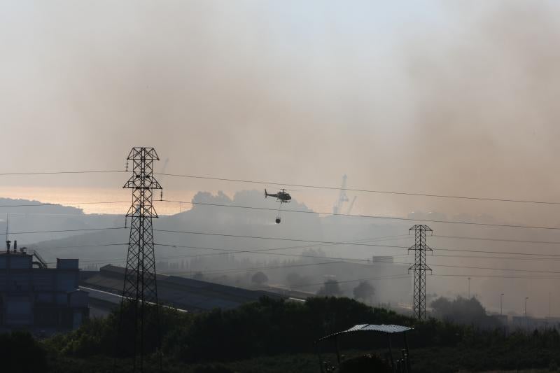 Incendio en Avilés cerca de las instalaciones de Alcoa